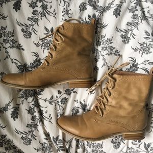 FOREVER 21 Camel coloured combat boots